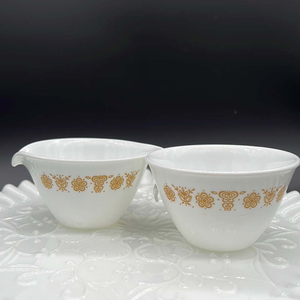 Corelle cream and sugar set